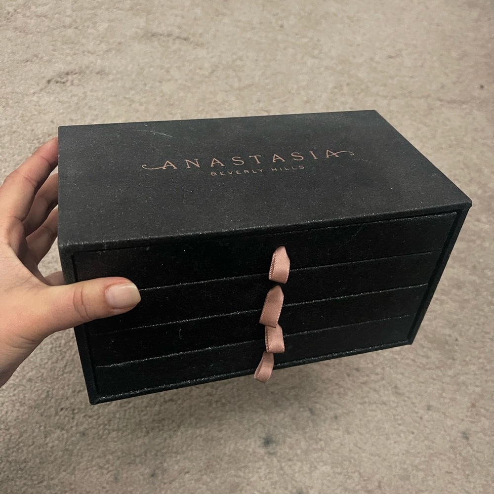 Anastasia Beverly Hills vault